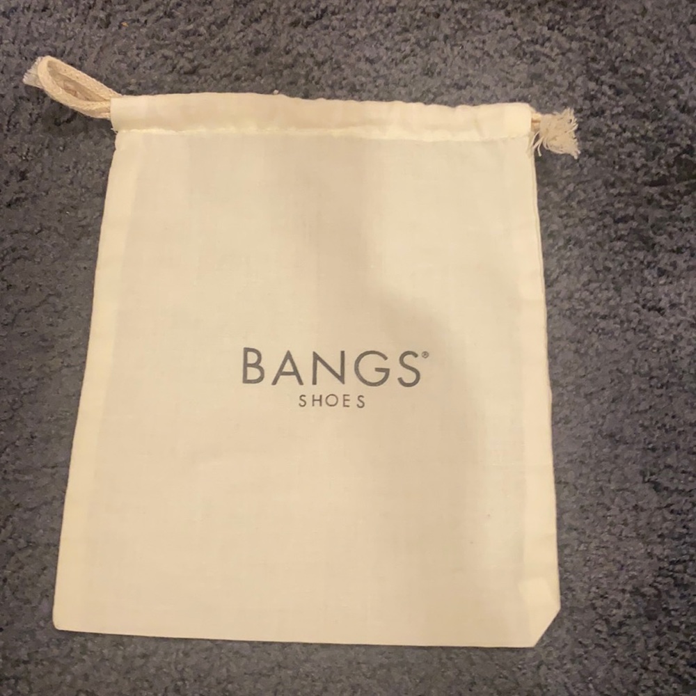 Bangs beige draw string dust cloth 8/9.5